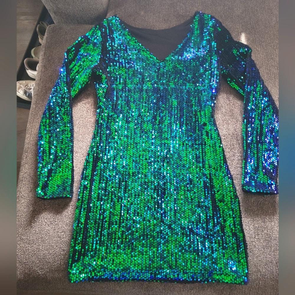 Green Iridescent Long Sleeve Sequin Bodycon Dress, Large